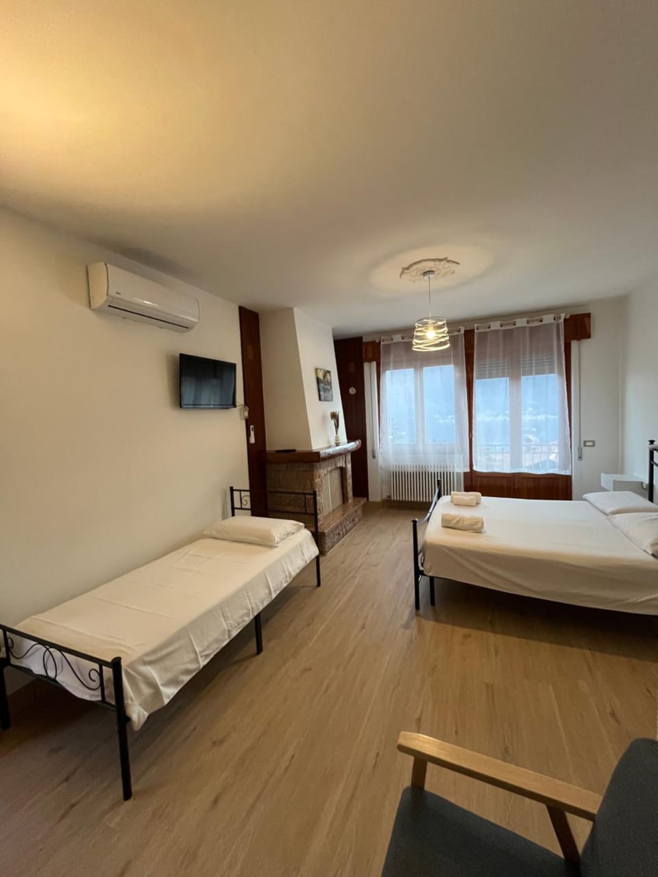 Bed, TV and multimedia, Bedroom, air conditioner