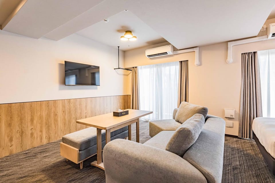Photo of the whole room, Seating area