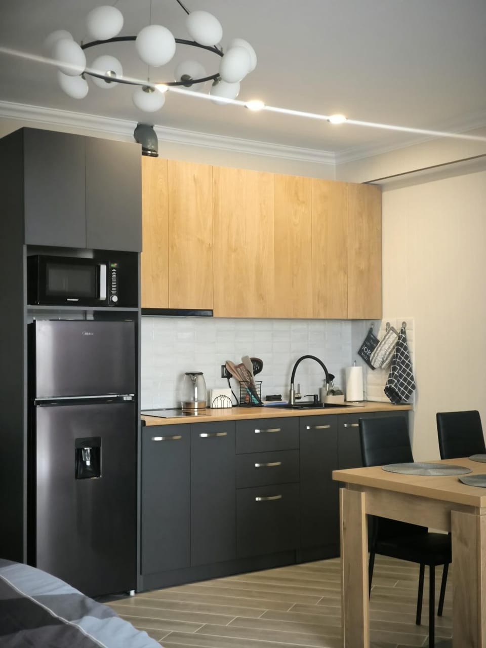 Coffee/tea facilities, microwave, stove, kitchen