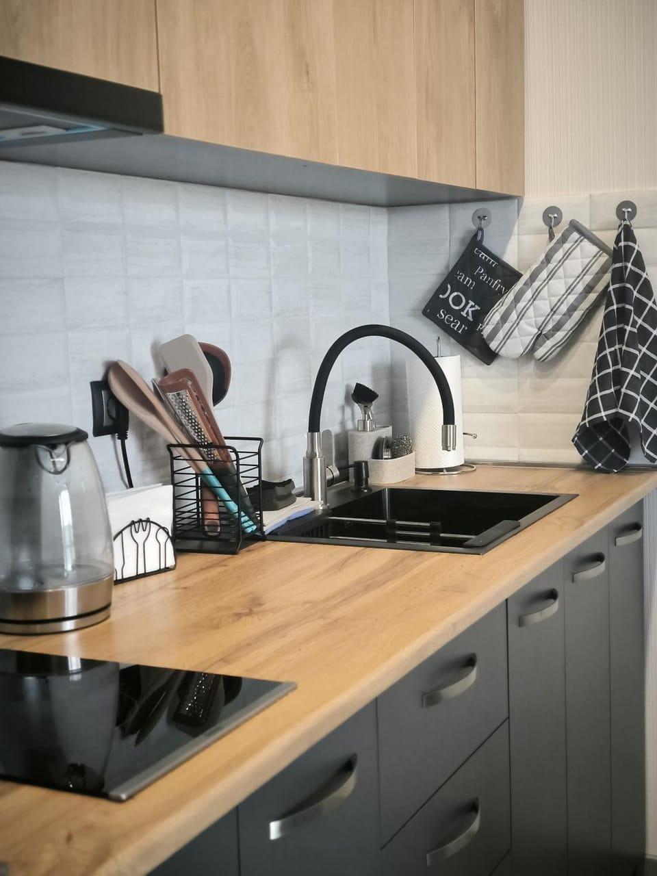 Coffee/tea facilities, stove, kitchen