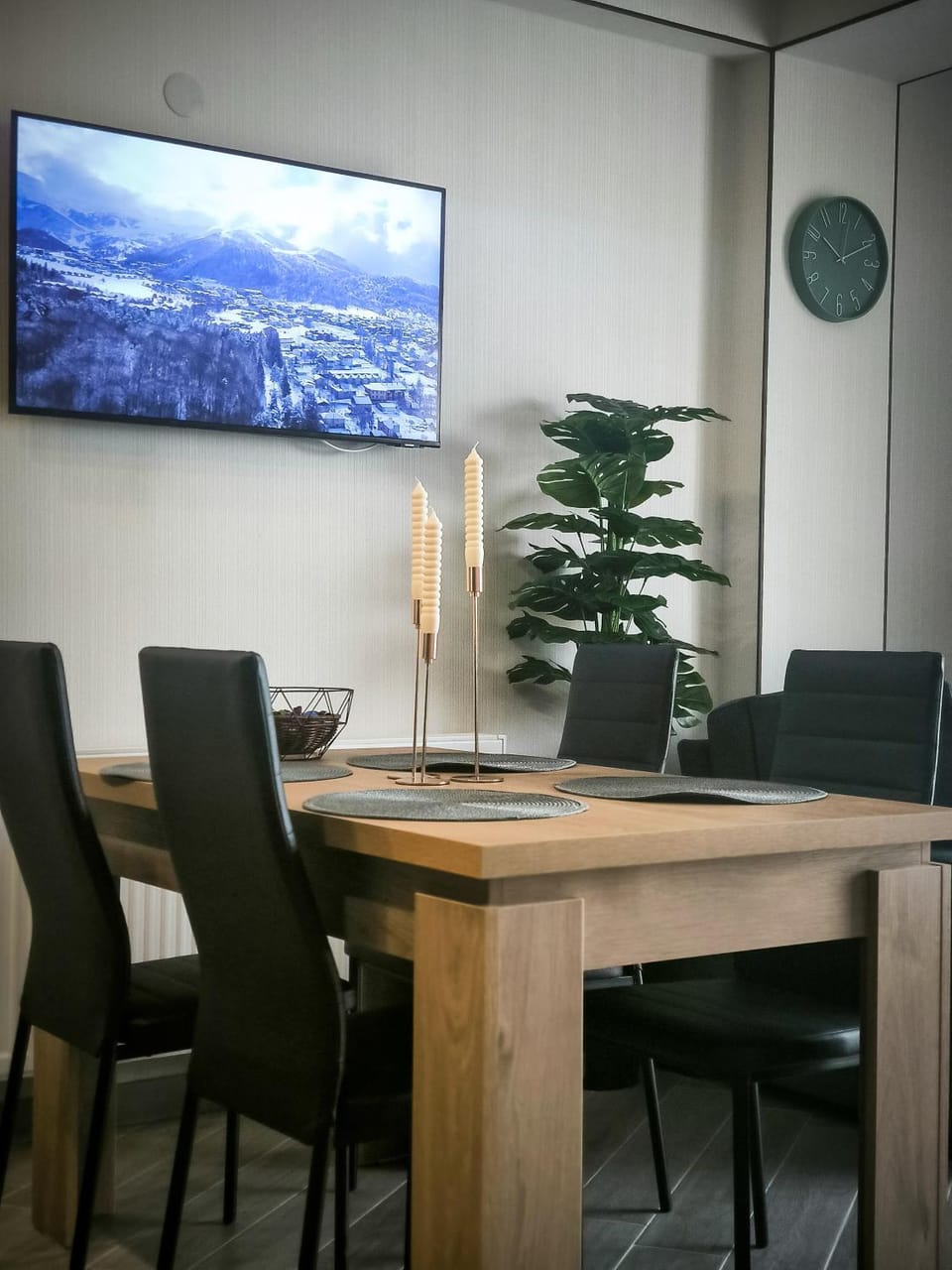 Communal lounge/ TV room, TV and multimedia, Living room, Dining area, internet