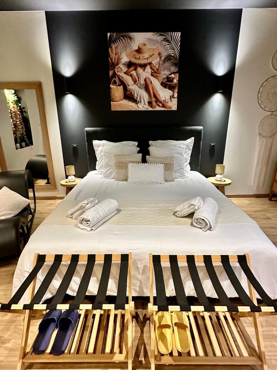 Bed, Photo of the whole room, Bedroom, towels