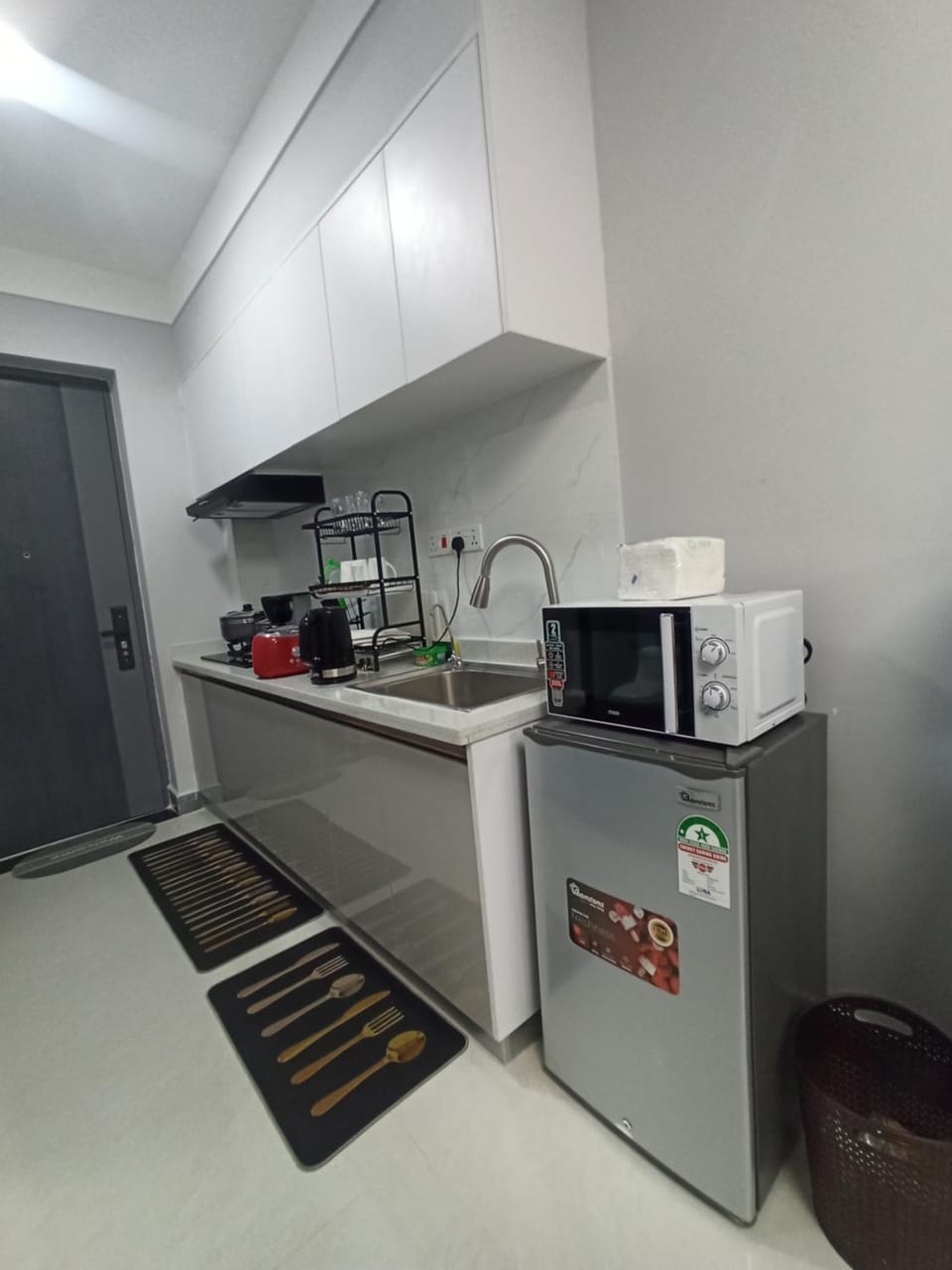 Coffee/tea facilities, stove, toaster