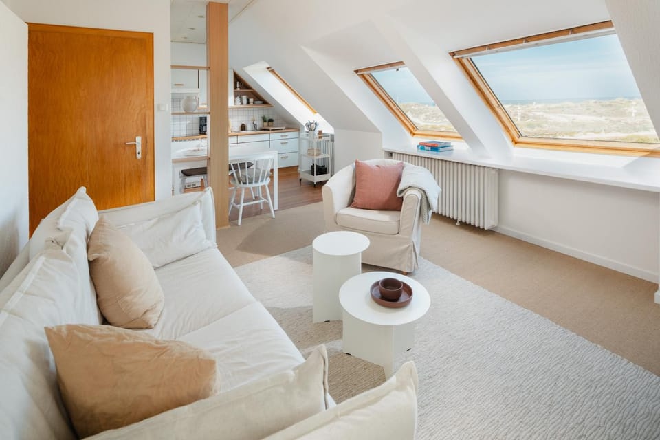 Natural landscape, Kitchen or kitchenette, Living room, Seating area, Dining area