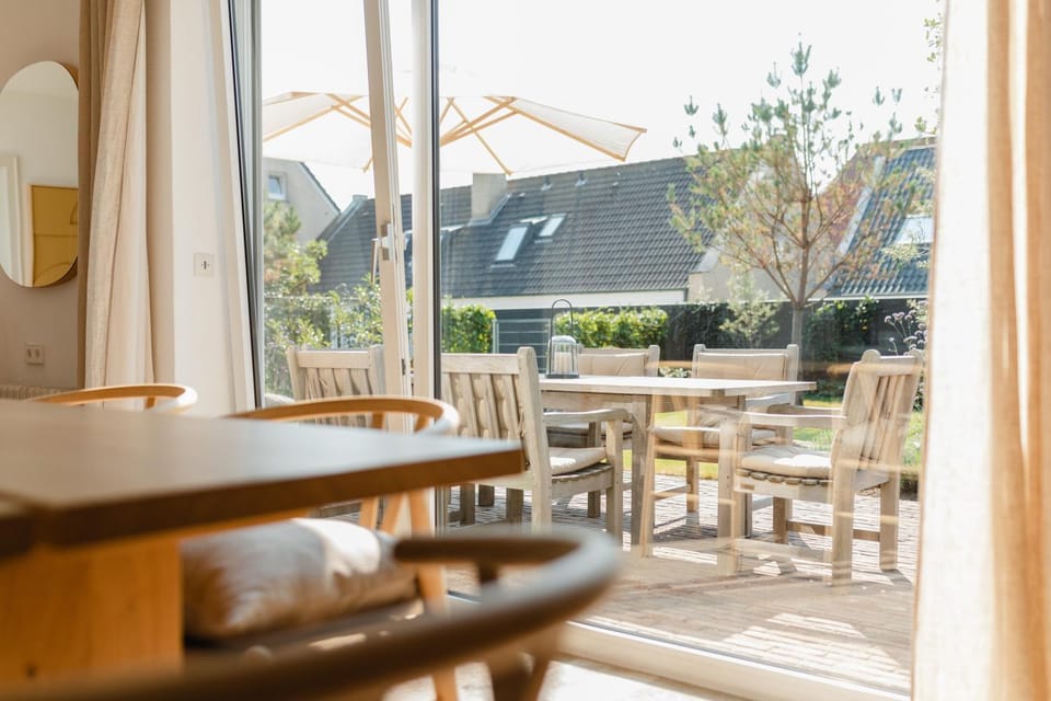 Day, Seating area