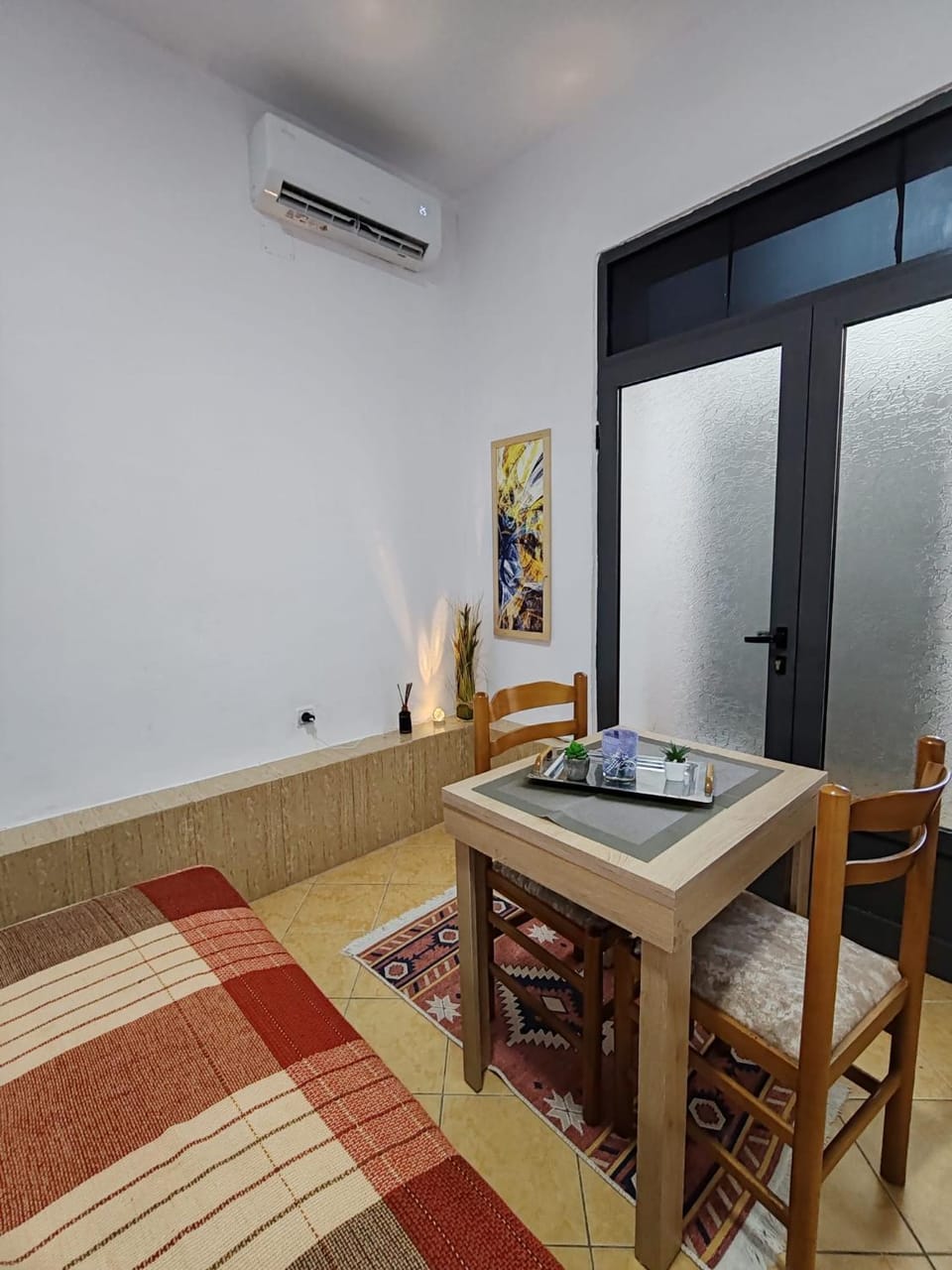 Seating area, air conditioner