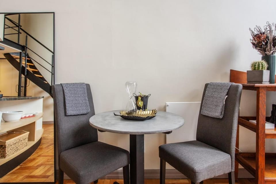 Beautiful City Haven 2Gyms with Pool & Parking Apartment in Cape Town