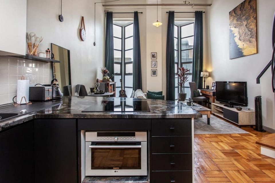 Beautiful City Haven 2Gyms with Pool & Parking Apartment in Cape Town