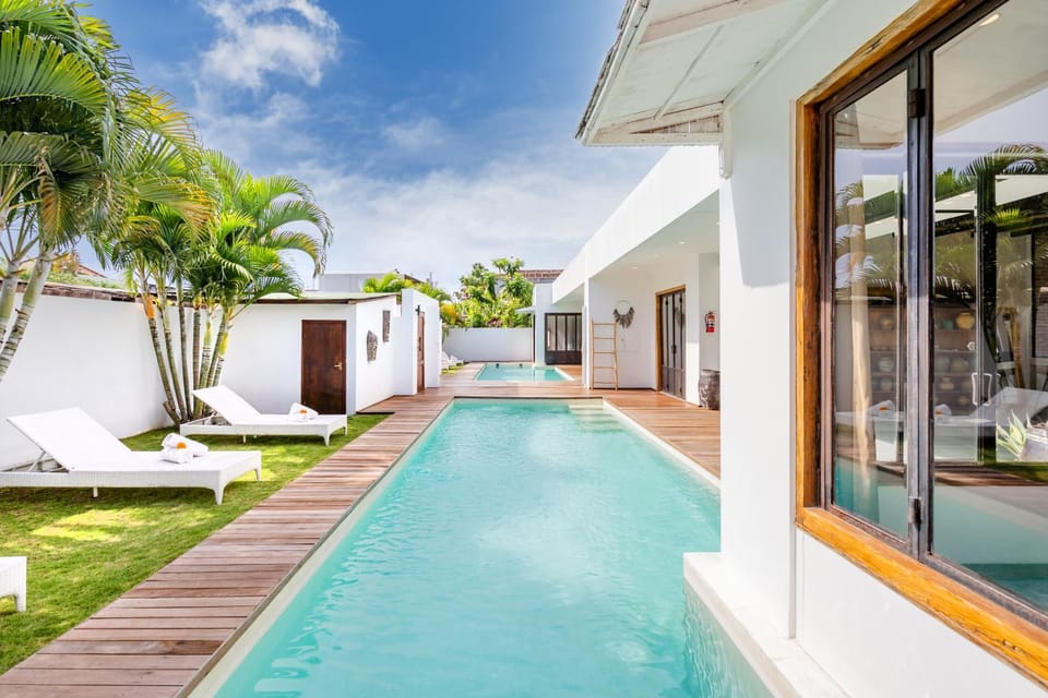Property building, Pool view, Swimming pool, sunbed
