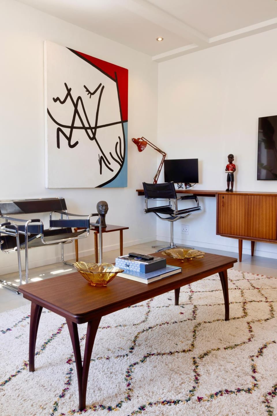 TV and multimedia, Living room, Seating area, Evening entertainment