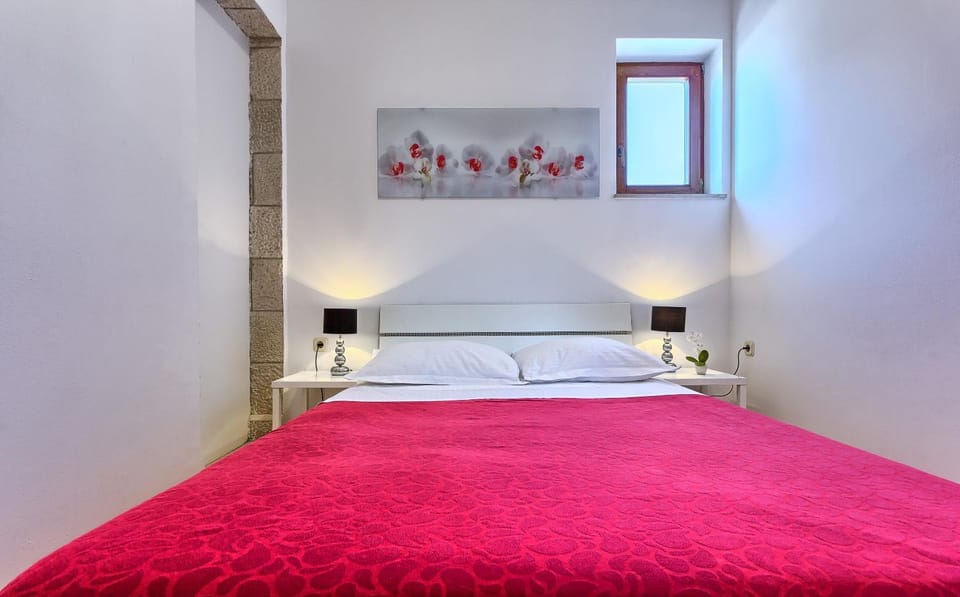 Bed, Decorative detail, Bedroom