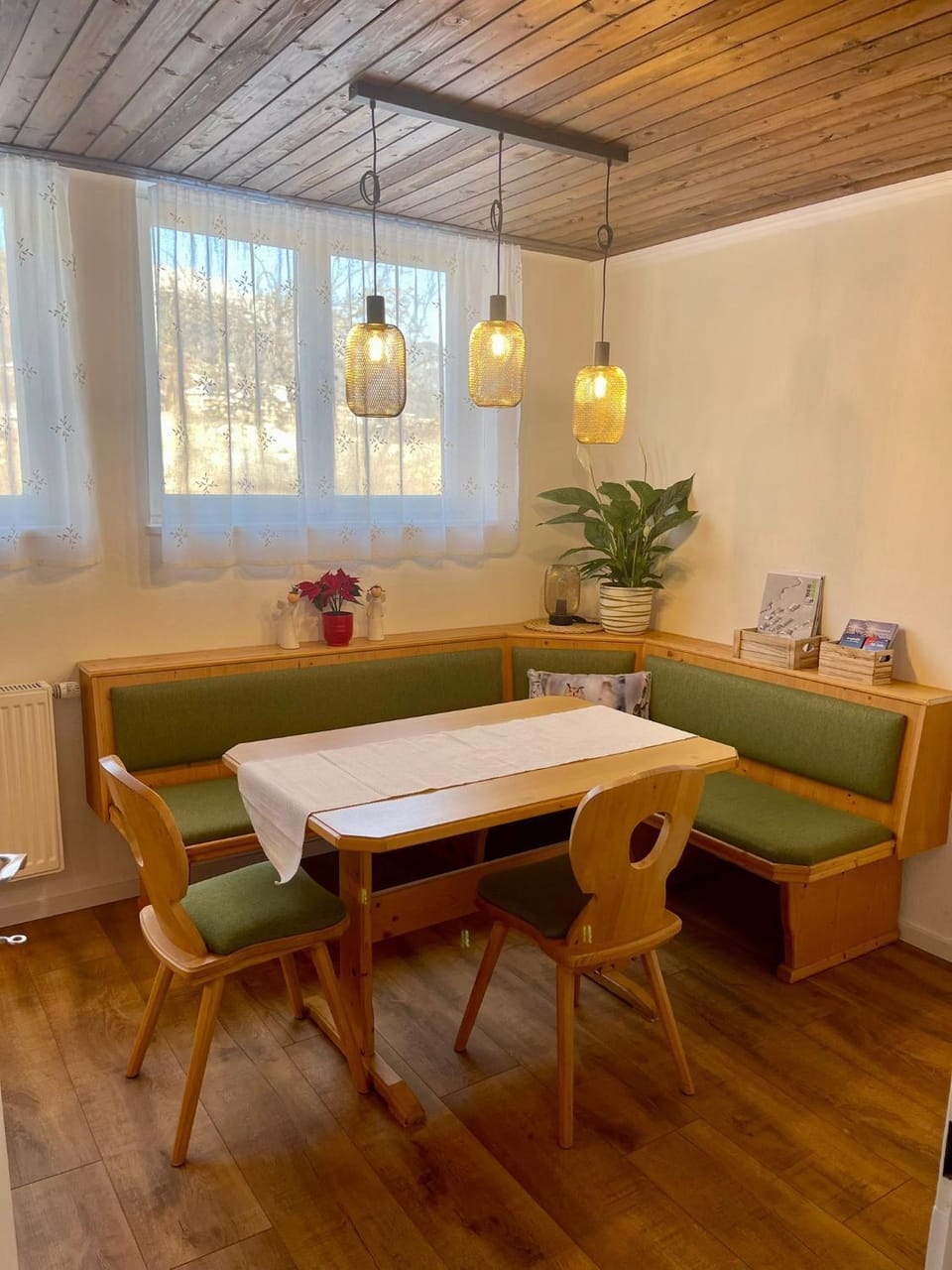 Seating area, Dining area
