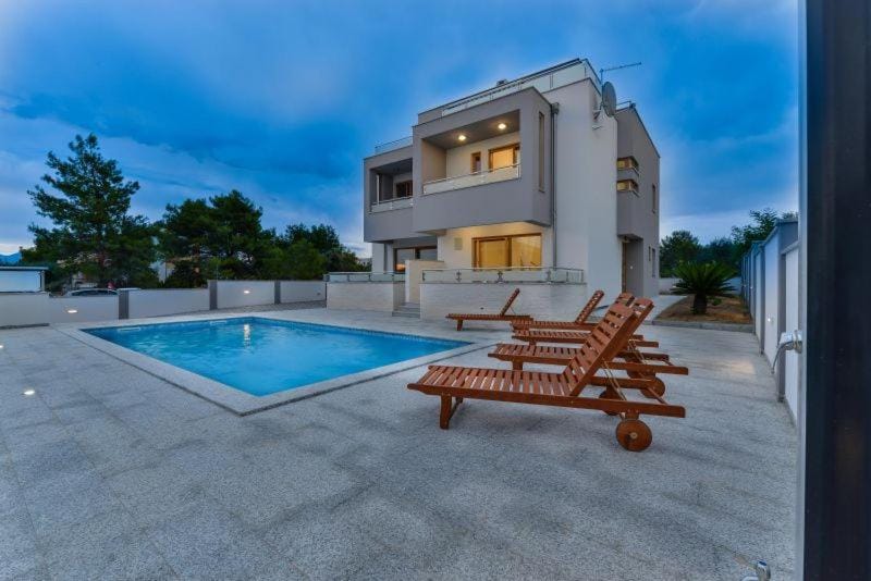 Property building, Pool view, Swimming pool