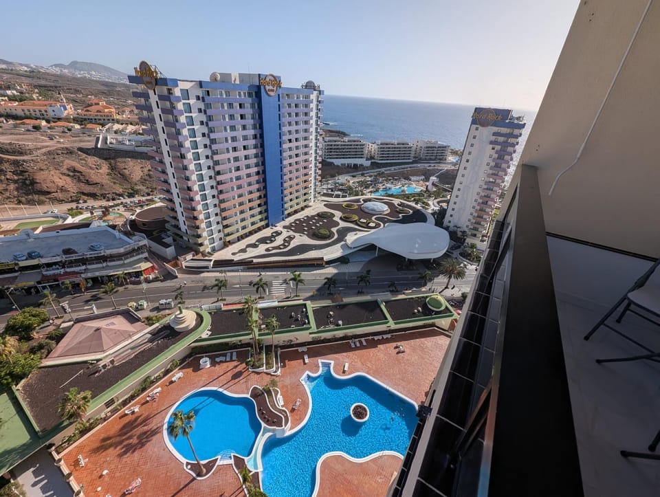 View (from property/room), Sea view, Swimming pool