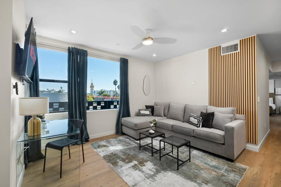 Communal lounge/ TV room, TV and multimedia, Living room, Seating area, Evening entertainment