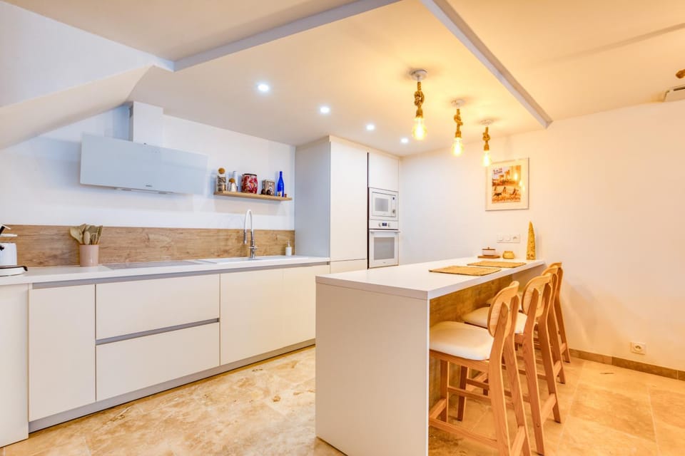 Kitchen or kitchenette, Living room