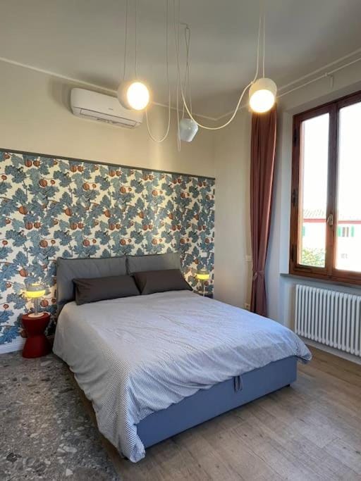 Bed, Photo of the whole room, Bedroom, internet, air conditioner