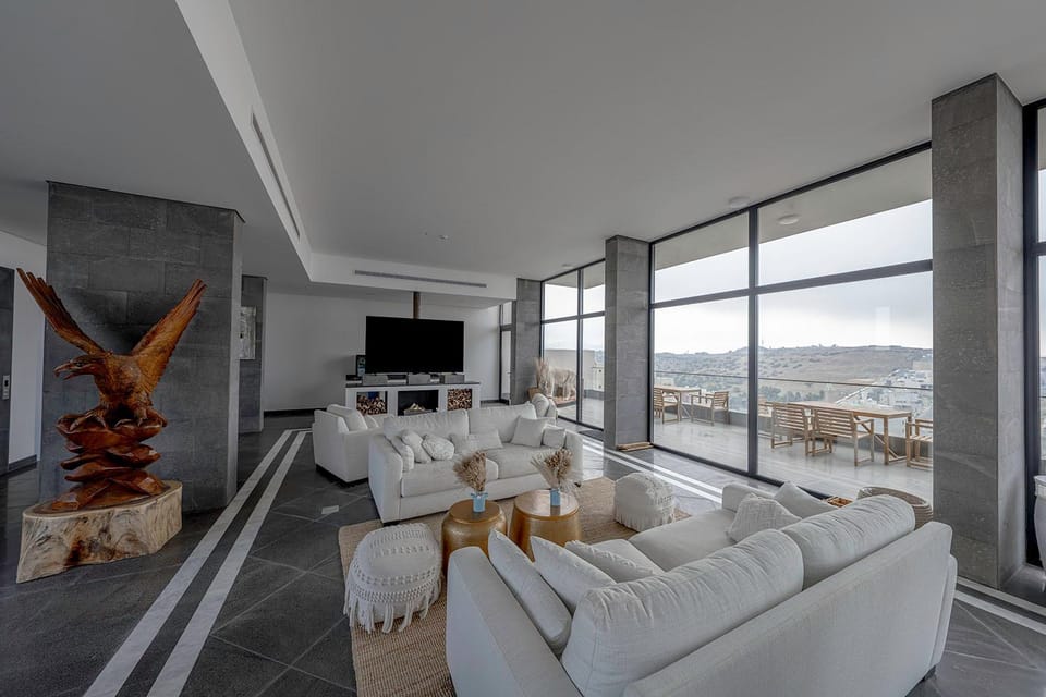 Communal lounge/ TV room