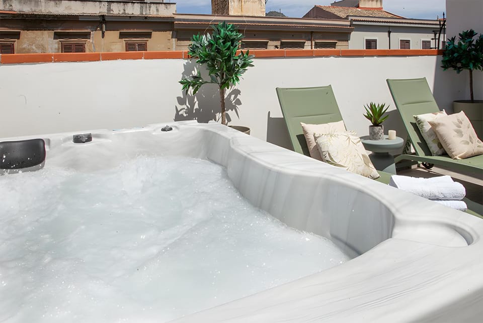 Hot Tub, Balcony/Terrace, Open Air Bath, sunbed