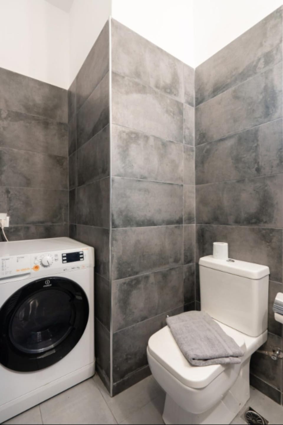 Toilet, Bathroom, washing machine