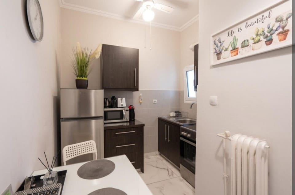 Kitchen or kitchenette, Dining area, minibar, oven, pet friendly, stove, toaster