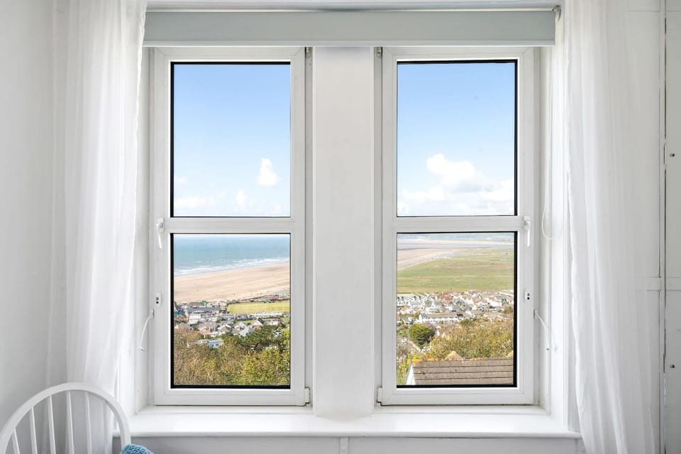 Apartment Expansive Sea Views Private Parking Apartment in Westward Ho
