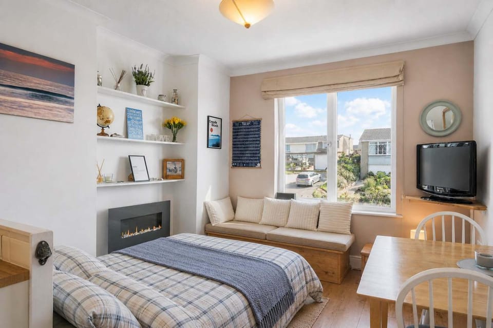 Apartment Expansive Sea Views Private Parking Apartment in Westward Ho
