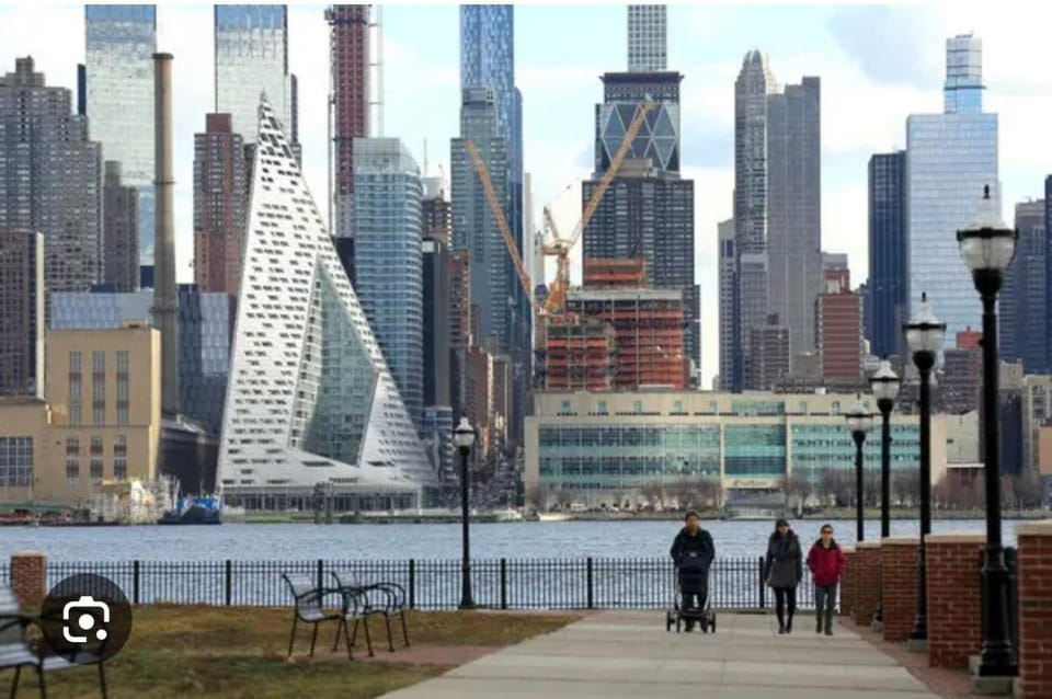 Nearby landmark, Natural landscape, City view, Location