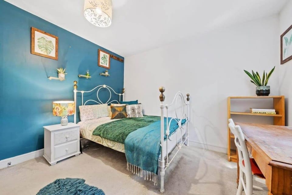 Modern Townhouse in Penryn with Private Parking House in England