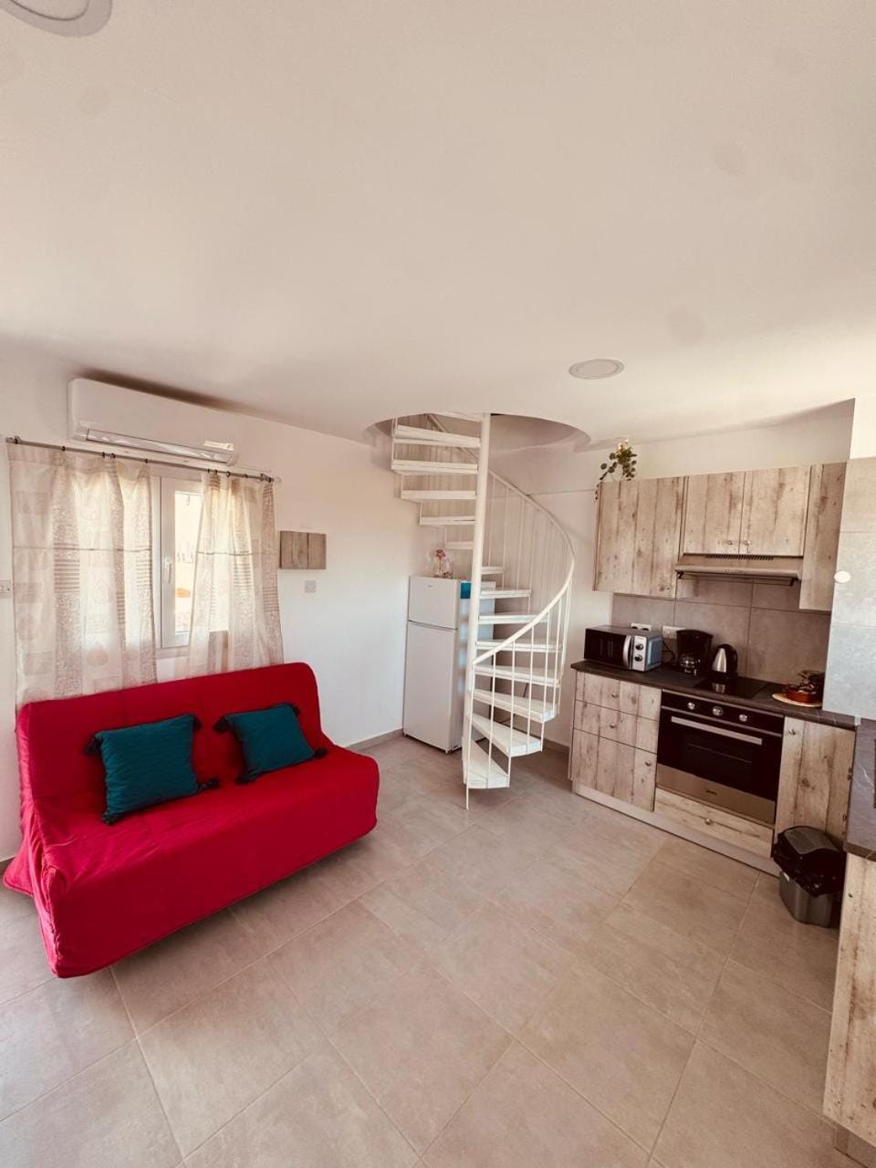 Seating area, kitchen