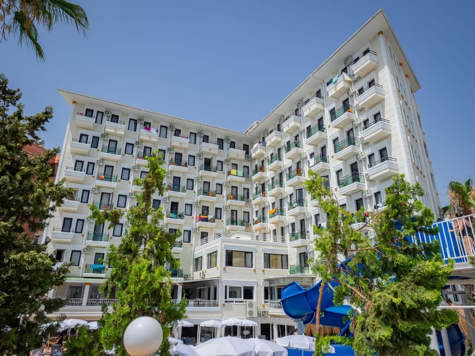 Property building, Day, City view, Location