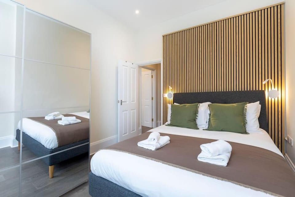Bed, Bedroom, towels, wardrobe
