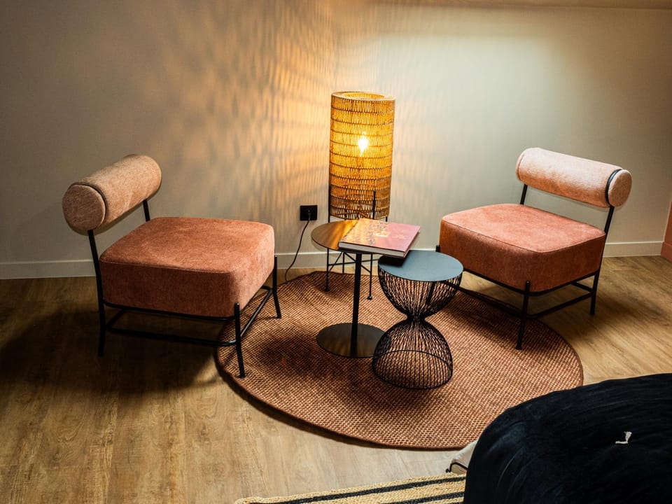 Living room, Seating area