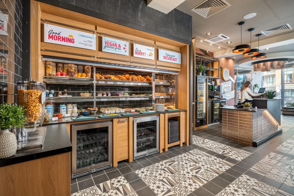 Continental breakfast, Buffet breakfast