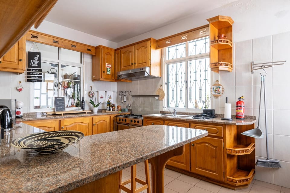 Coffee/tea facilities, Kitchen or kitchenette, dishwasher, oven, pet friendly, stove, kitchen