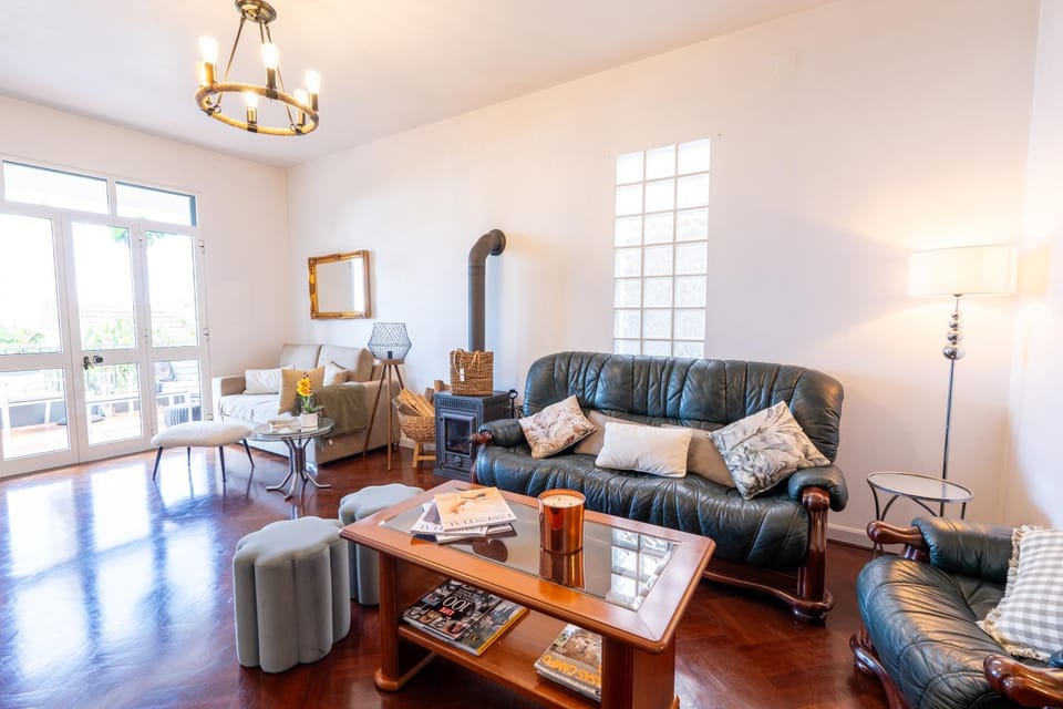 Communal lounge/ TV room, TV and multimedia, Living room, Seating area, fireplace