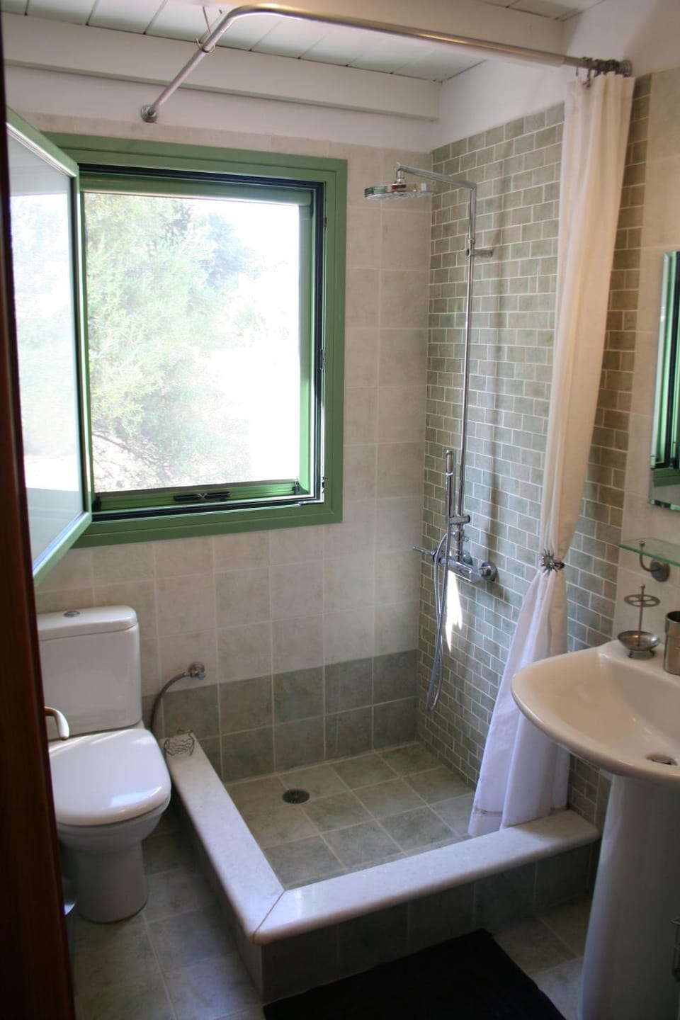 Shower, Toilet