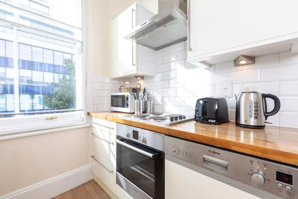 Coffee/tea facilities, Kitchen or kitchenette, dishwasher