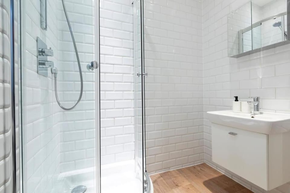 Shower, Bathroom, towels