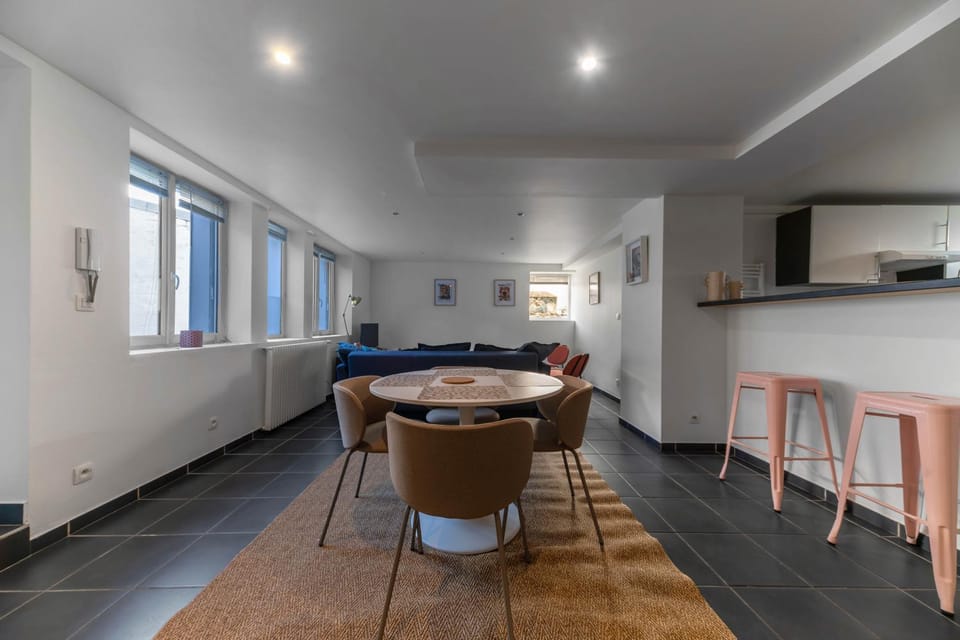 Living room, Dining area