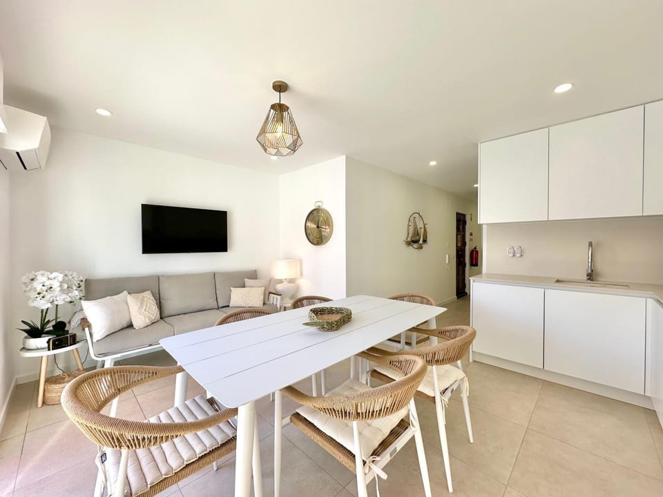 Apt GH - 50 meters from beach Apartment in Faro District