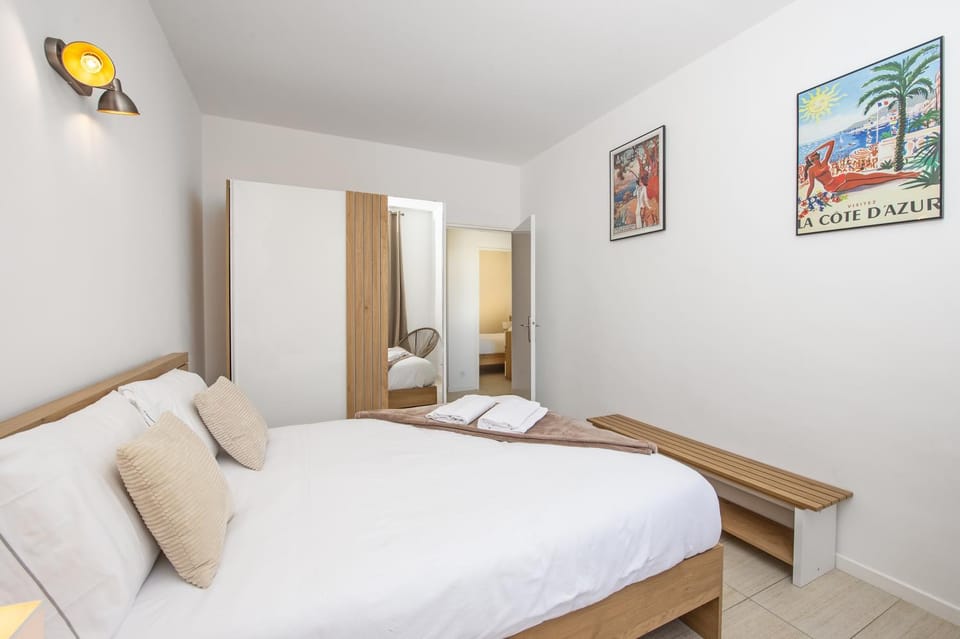 Bed, Photo of the whole room, Bedroom, towels, wardrobe