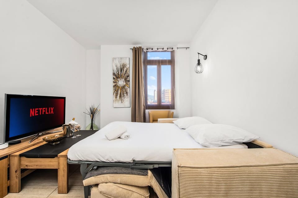 Communal lounge/ TV room, Bed