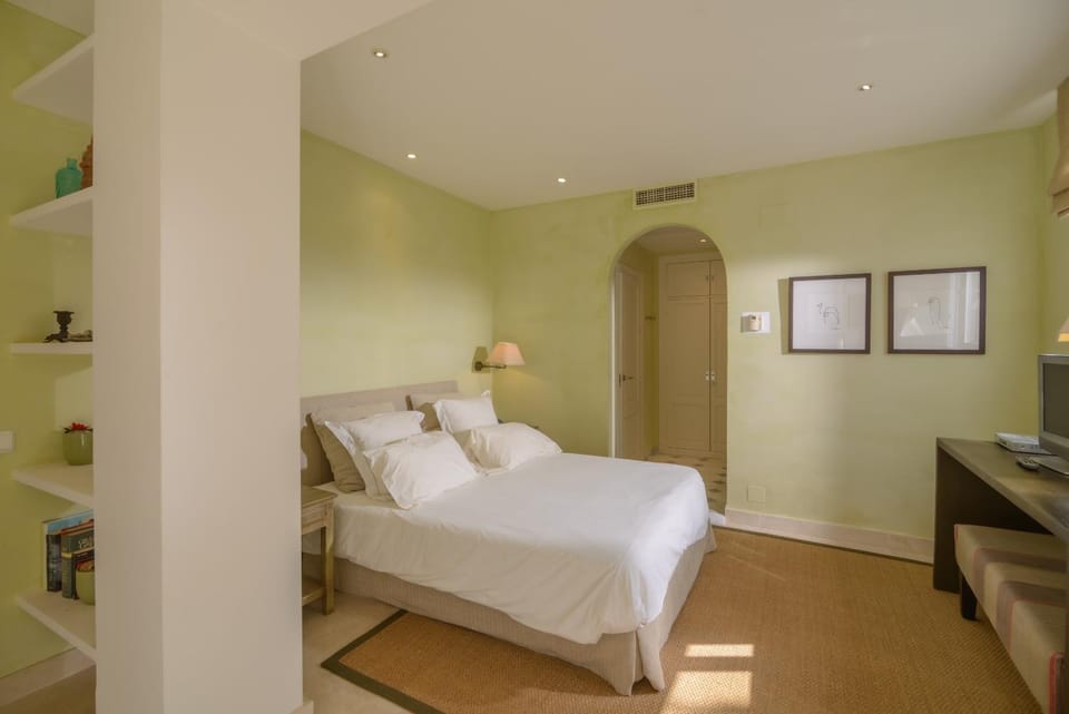 Living room, Bedroom
