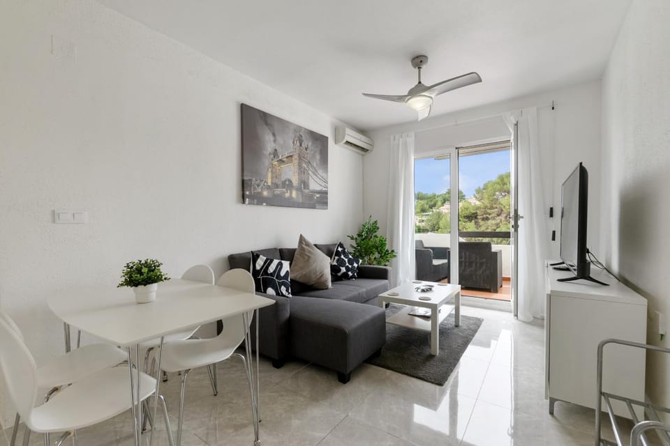 Communal lounge/ TV room, Living room