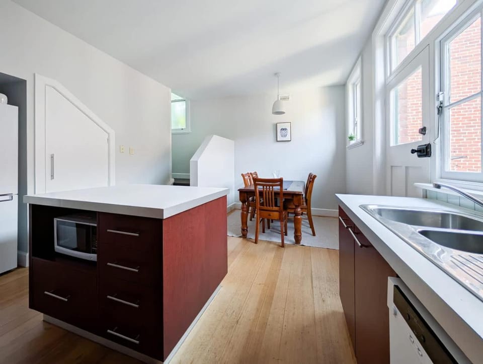 Hobart City Life With Parking and Wifi House in Hobart