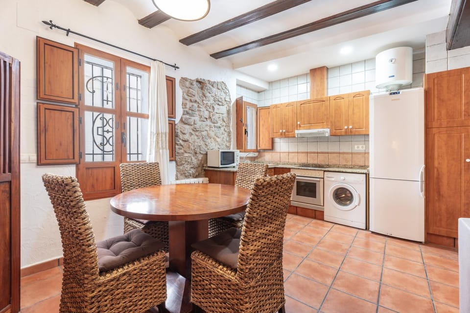 Property building, Kitchen or kitchenette, Living room