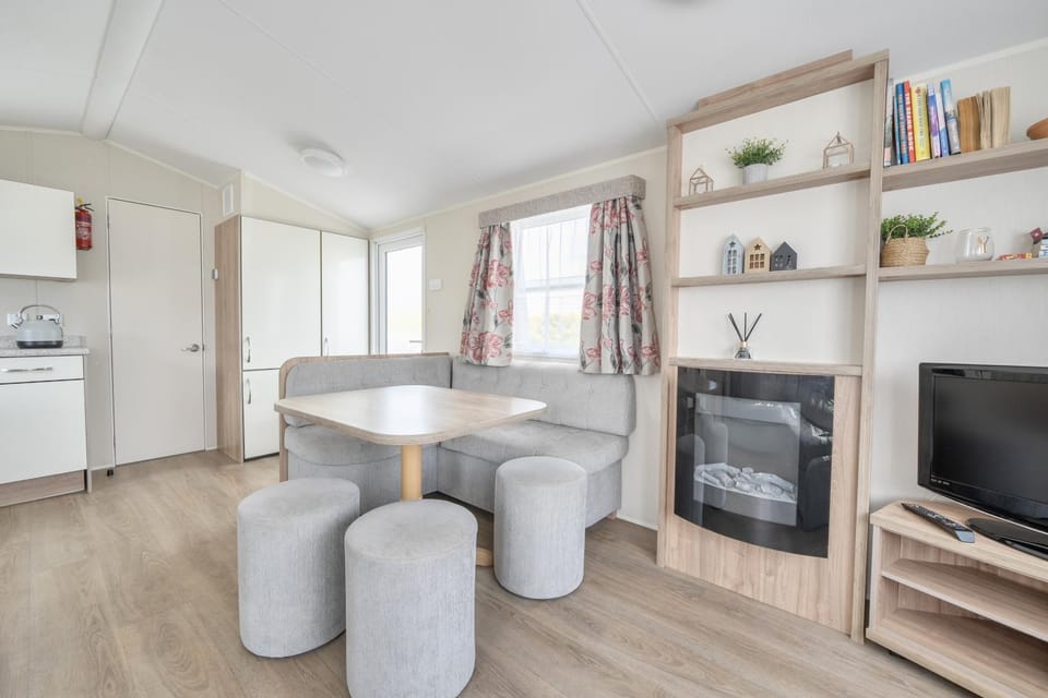 3 Bedroom Mersea Beach Retreat-Getaway by the Sea House in Mersea Island