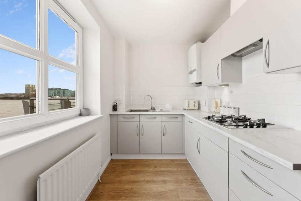 2 bed 2 bath riverside property with views over Thames near Canary Wharf Apartment in London Borough of Lewisham