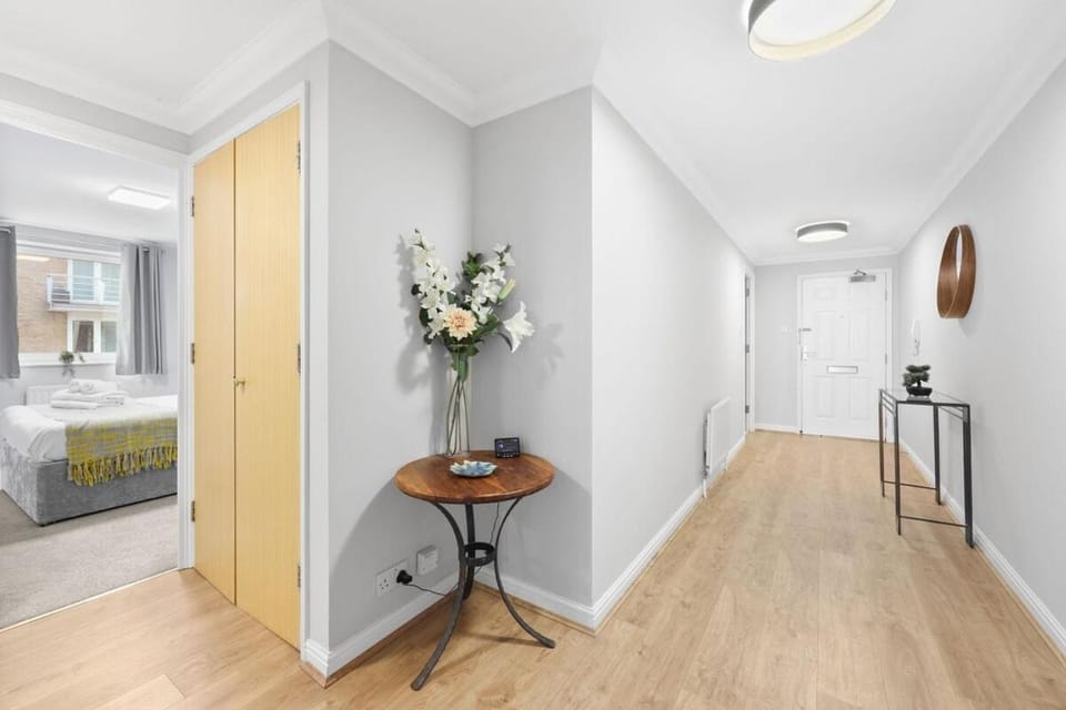 2 bed 2 bath riverside property with views over Thames near Canary Wharf Apartment in London Borough of Lewisham